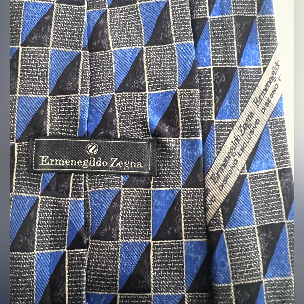 Ermenegildo Zegna Blue and Black Elegant Tie
